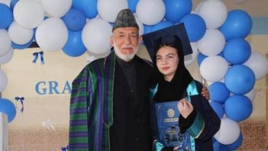 کرزی: دخترم پس از فراغت از صنف ششم، از ادامه آموزش حضوری محروم شده و آنلاین درس میخواند